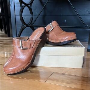 NWT Michael Kors natural leather silver buckle stud wood clogs size 9